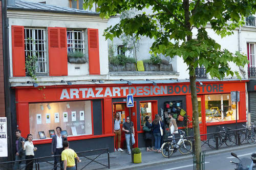 Livraria Artazart às margens do Canal Saint Martin