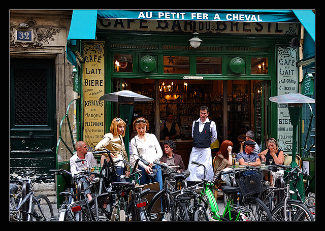Tradicional café no Marais.