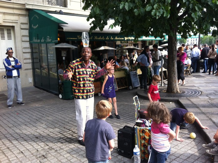 artista de rua em paris