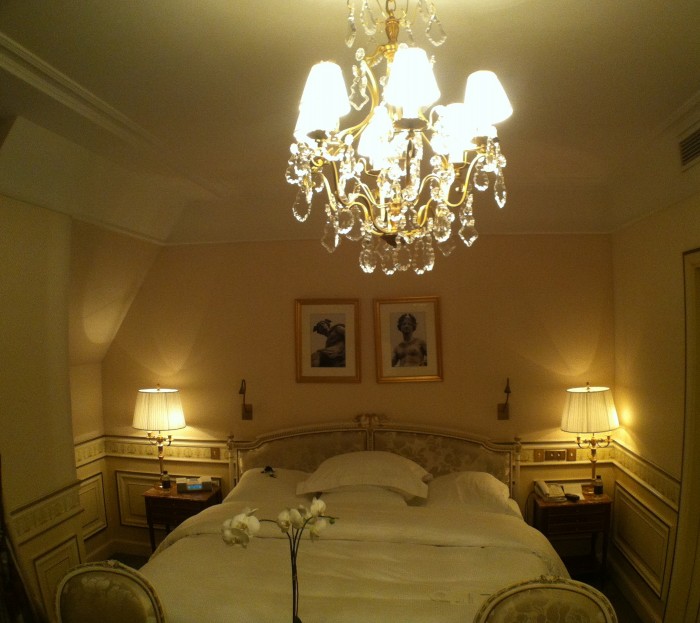 Quarto do hotel Le Meurice