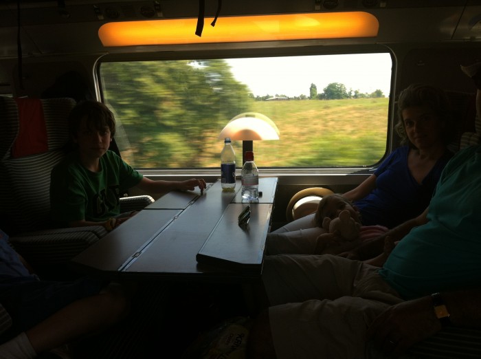 O interior de uma vagão do TGV
