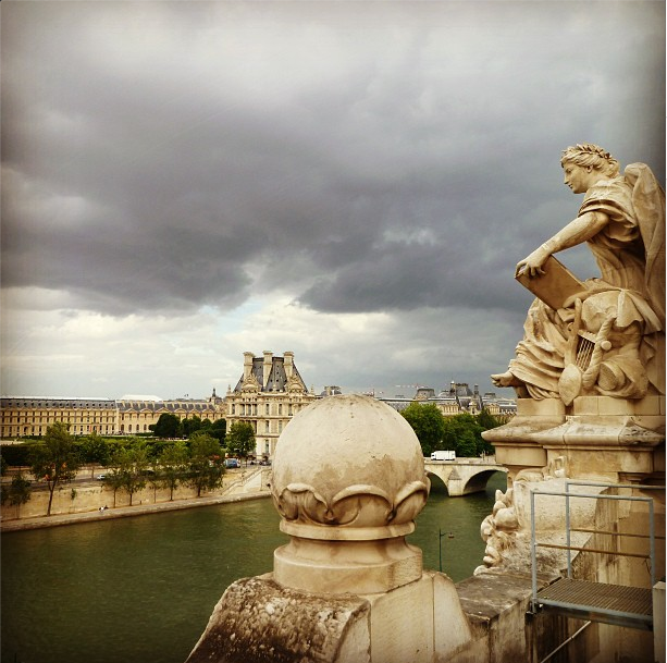 Vista do Louvre, a partir do Musée d'Orsay