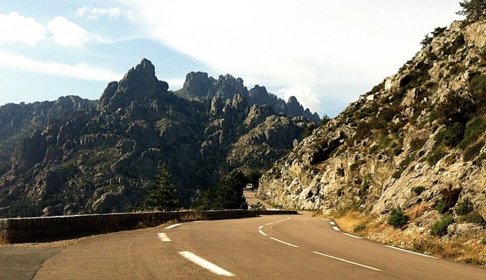 A estrada, chegando em Bavella