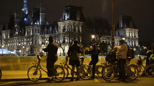 Tarde da noite, Paris possui outro charme