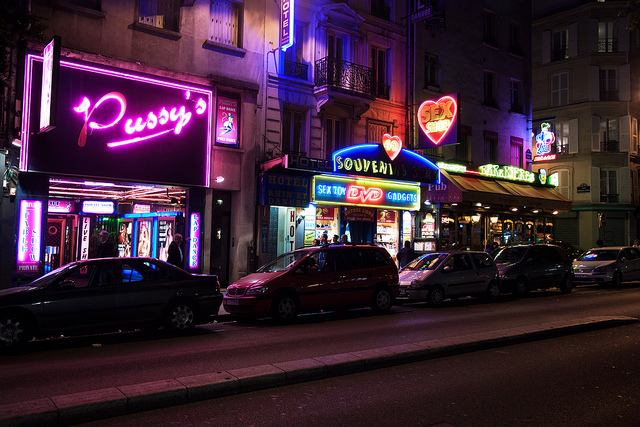 Pigalle, uma das regiões de prostituição em Paris. 