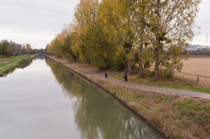 Canal que leva até o lago