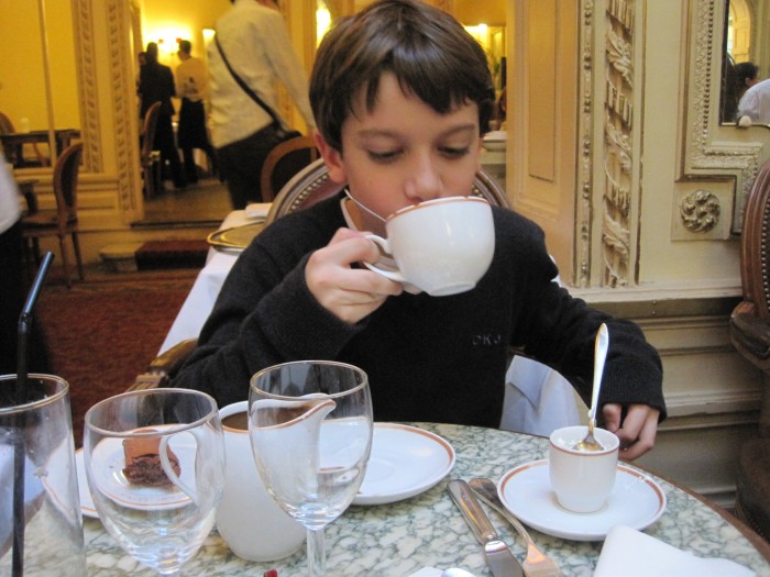 Chocolate quente da casa de chá Angelina