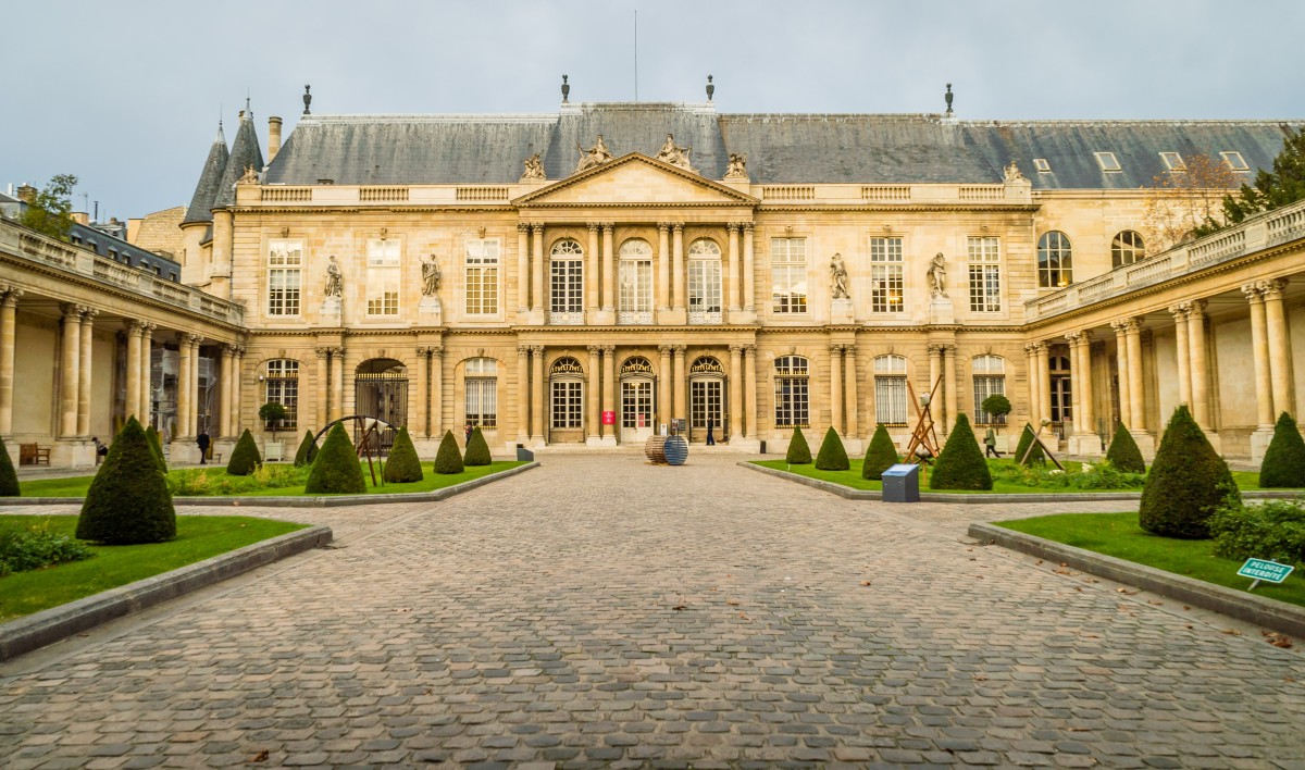 A entrada do Museu Carnavalet, em Paris. A entrada do Museu Carnavalet, em Paris.