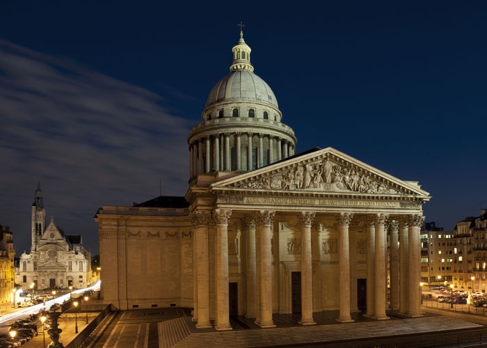 A fachada do monumento com sua enorme cúpula