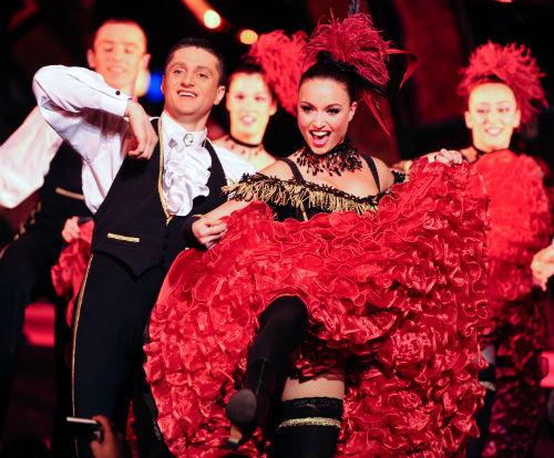 Bailarinos de cancan no Paradis Latin