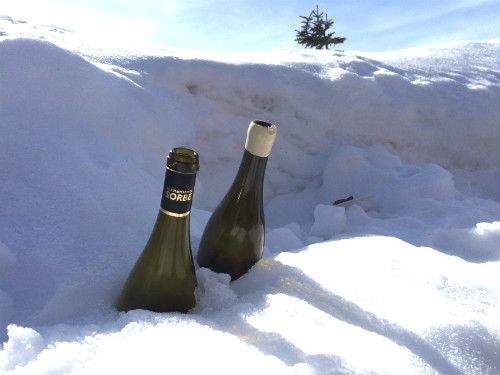 Na primavera, come-se do lado de fora em Courchevel. E o balde de gelo é natural.