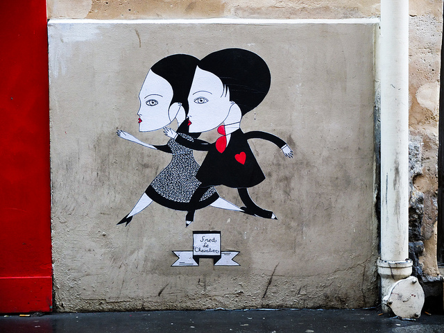 Colagem do artista Fred Le Chevalier, nas ruas de Paris. 