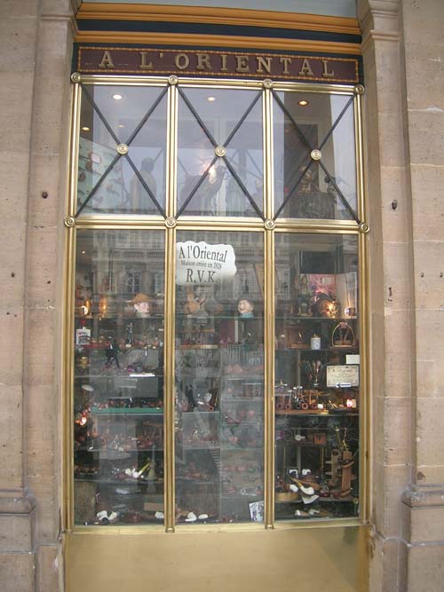 A vitrine da loja de cachimbos À l’Oriental. Foto do site da proprietária.