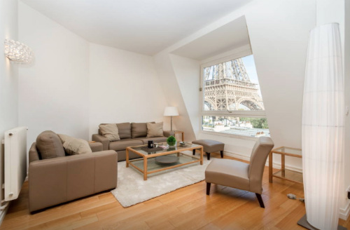 Apartamento para alugar com vista para a Torre Eiffel em Paris