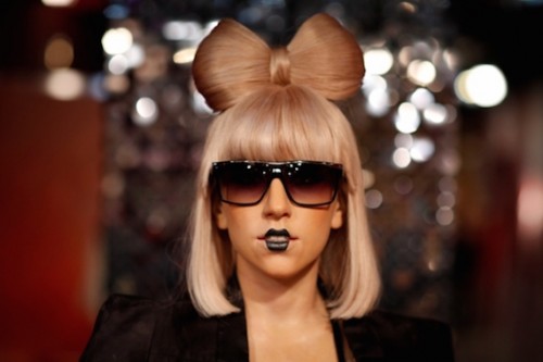 One-version-of-the-Lady-Gaga-bow