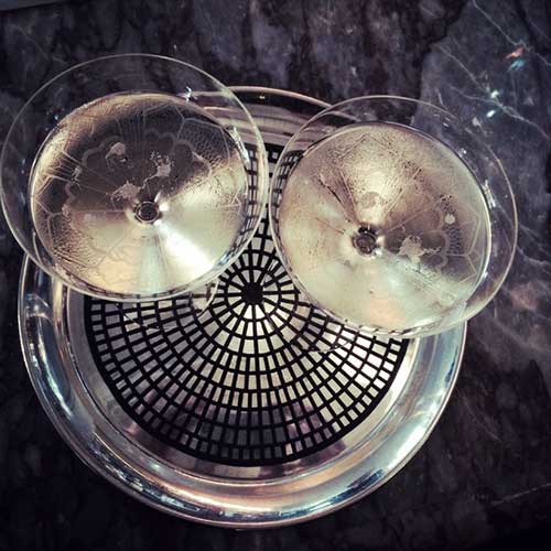 Coupe de champagne moldadas no seio de Kate Moss