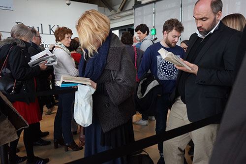 Fila de espera para exposição Klee