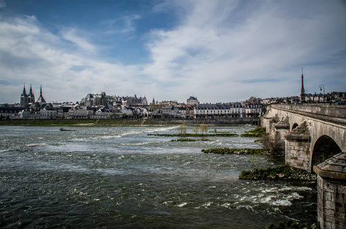 O Rio Loire e a cidade de Blois, de onde começamos o passeio. 