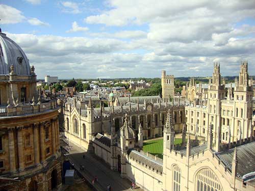 Bodleian Library com Christ Church ao fundo. Foto: Mariana Martins