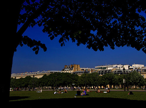 Esplanada Invalides. Guilhaume Baviere no Flickr