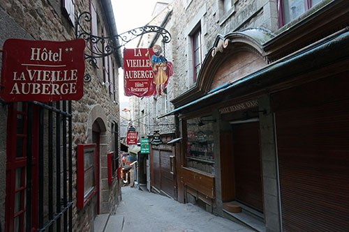 Mont Saint Michel, rua principal, 20h