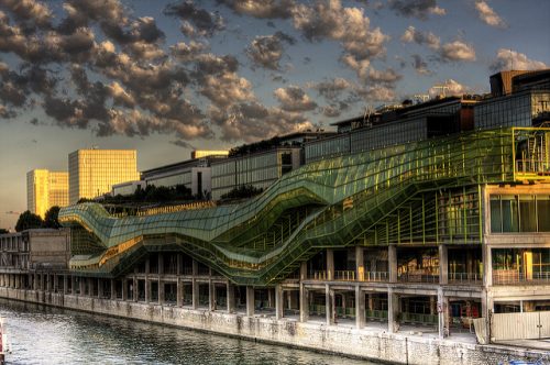 O prédio da Cité de la Mode et du Design às margens do Sena no 13° arrondissement de paris (foto: 