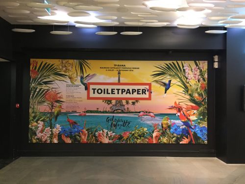 Exposição "TP-RAMA" em cartaz na galeria de arte das Galeries Lafayette