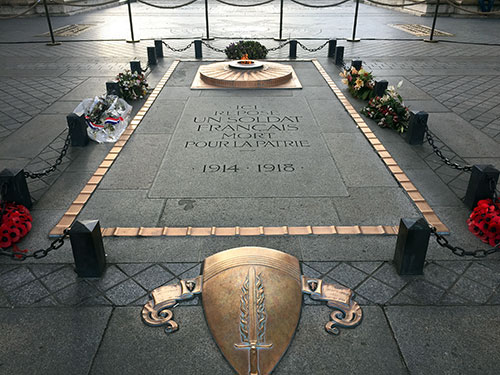 Monumento aos Mortos, Arco do Triunfo