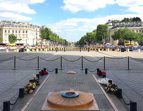 Monumento aos Mortos, Arco do Triunfo