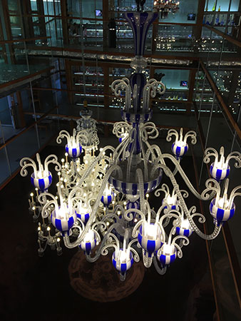 Museu Cristal Saint Louis, lustre suspenso dento do museu