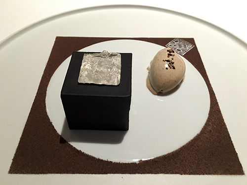 Villa Lalique, sobremesa carré de chocolate com sorvete