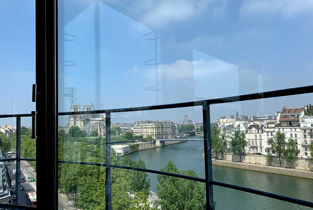 restaurante com vista para a Torre Eiffel