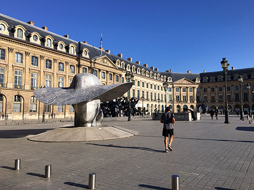 Manolo Valdés na Praça Vendôme