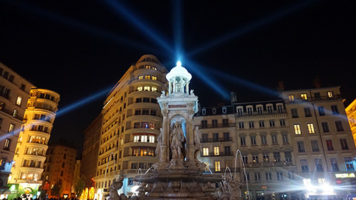 Lyon, monumento antes da festa