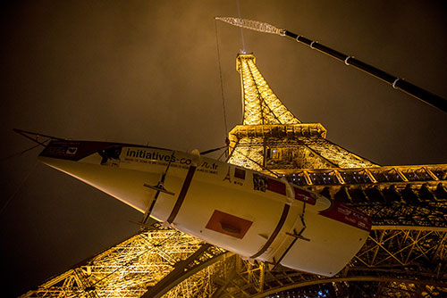 Veleiro no primeiro andar da torre Eiffel