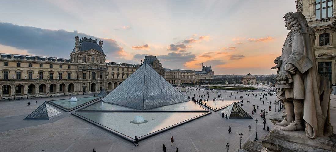 Museu do Louvre e sua Pirâmide