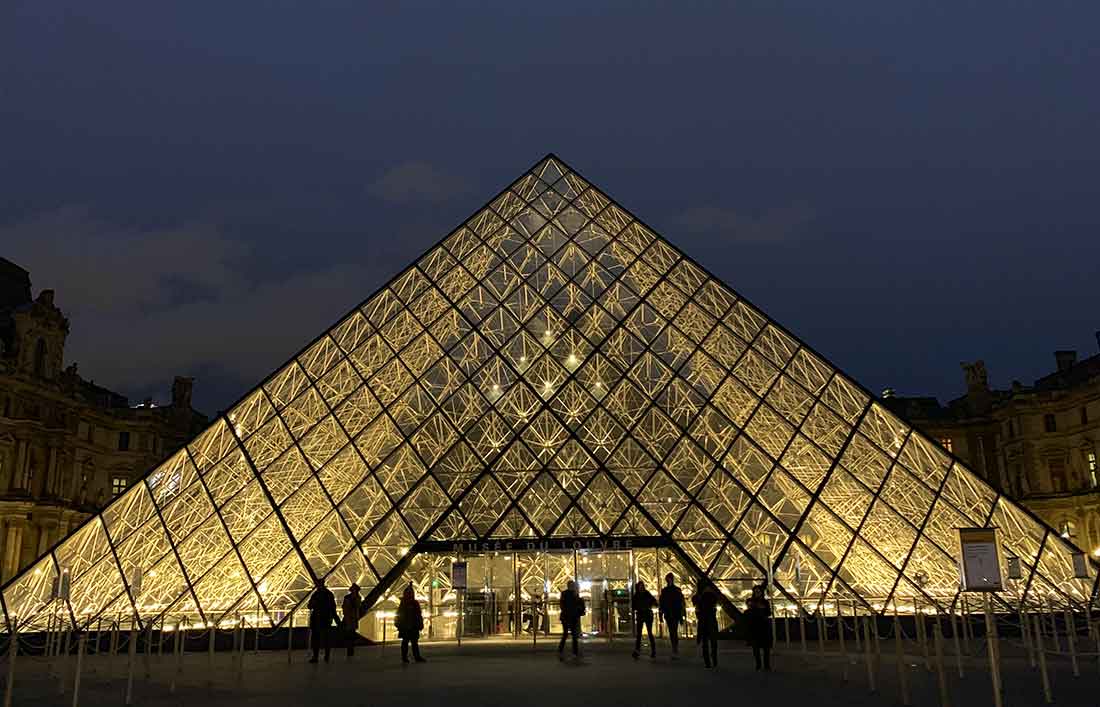 Museu do Louvre: as visitas noturnas atraem menos gente!