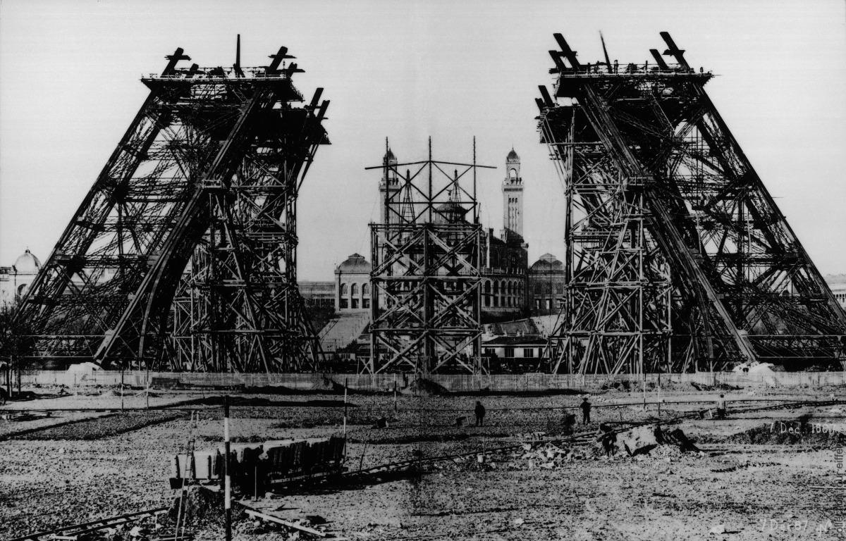 Torre Eiffel faz 130 anos