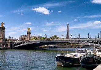 ponte alexandre iii torre eiffel