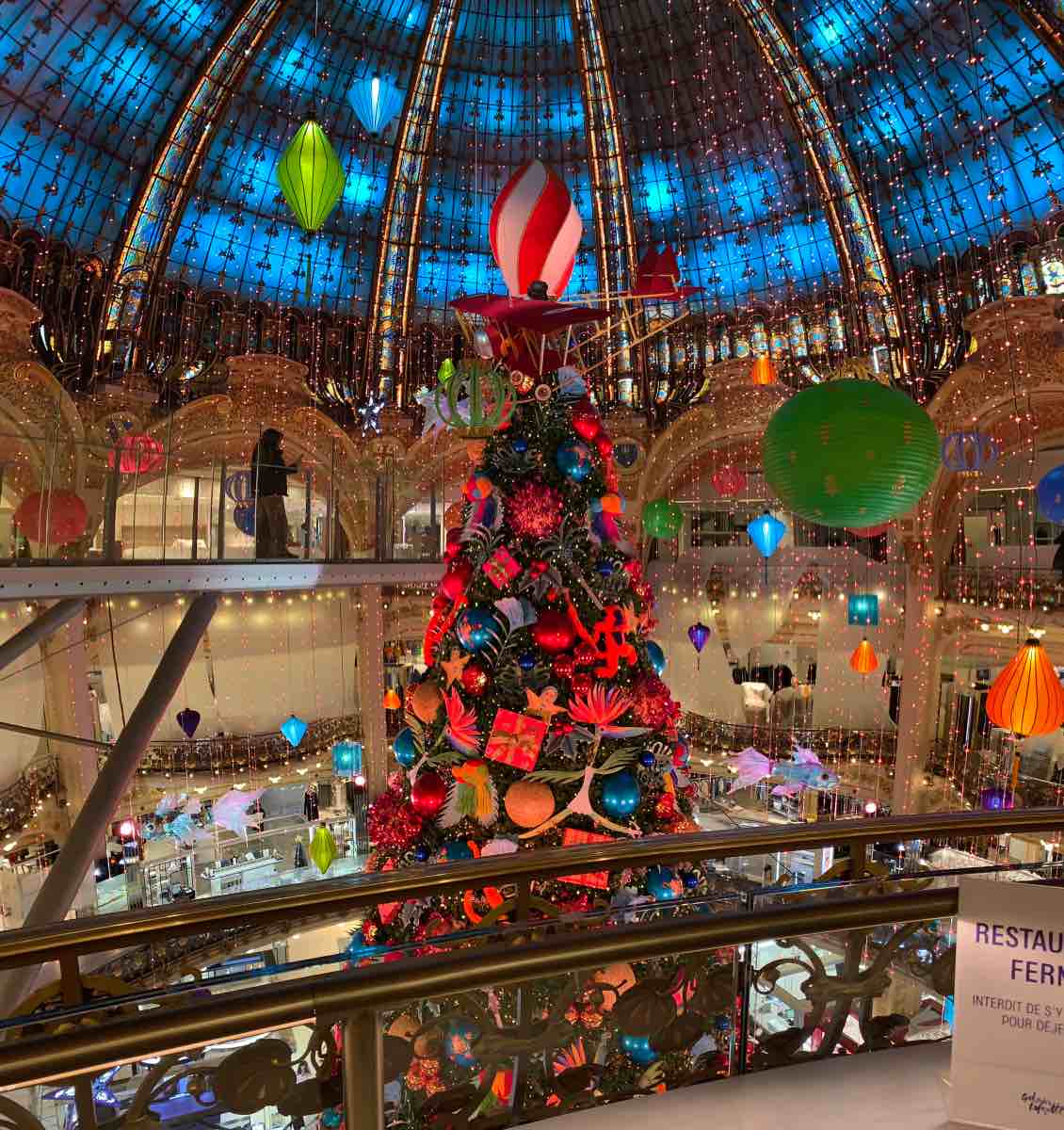 arvore natal lafayette novembro em paris