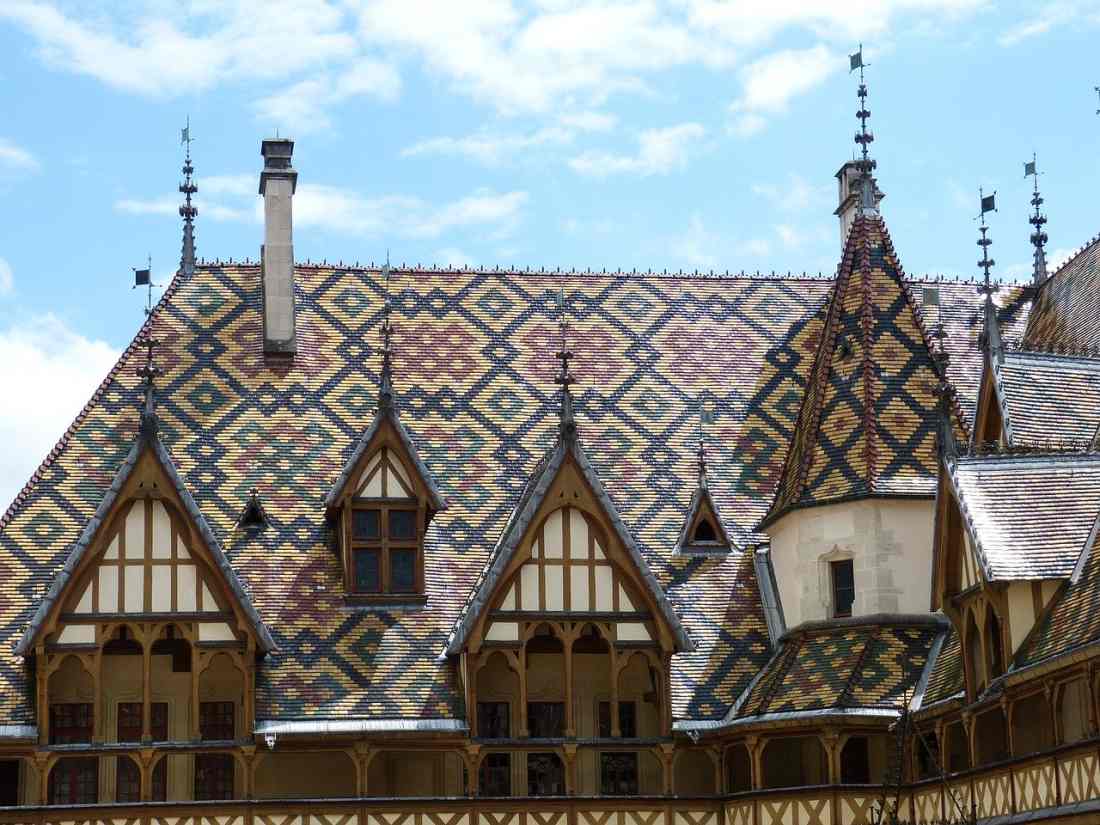 Rota dos Grands Crus: o Hospice de Beaune e seu lindo telhado. 