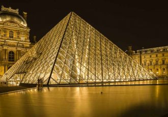 Museu do Louvre e sua pirâmide