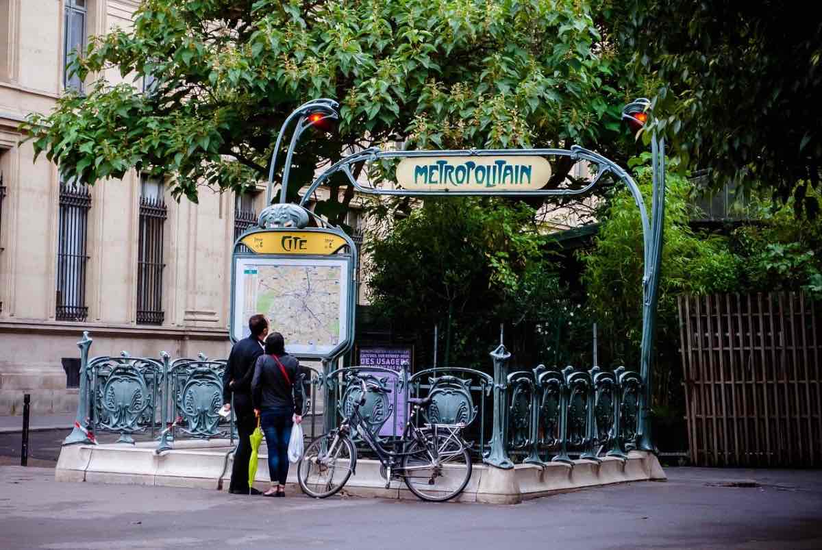 estacao metro de paris