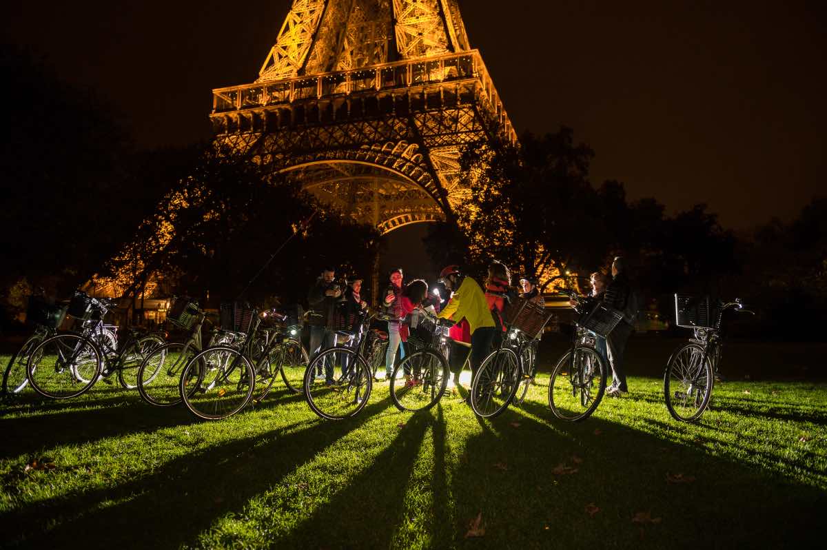 passeios em paris de bicicleta torre Eiffel